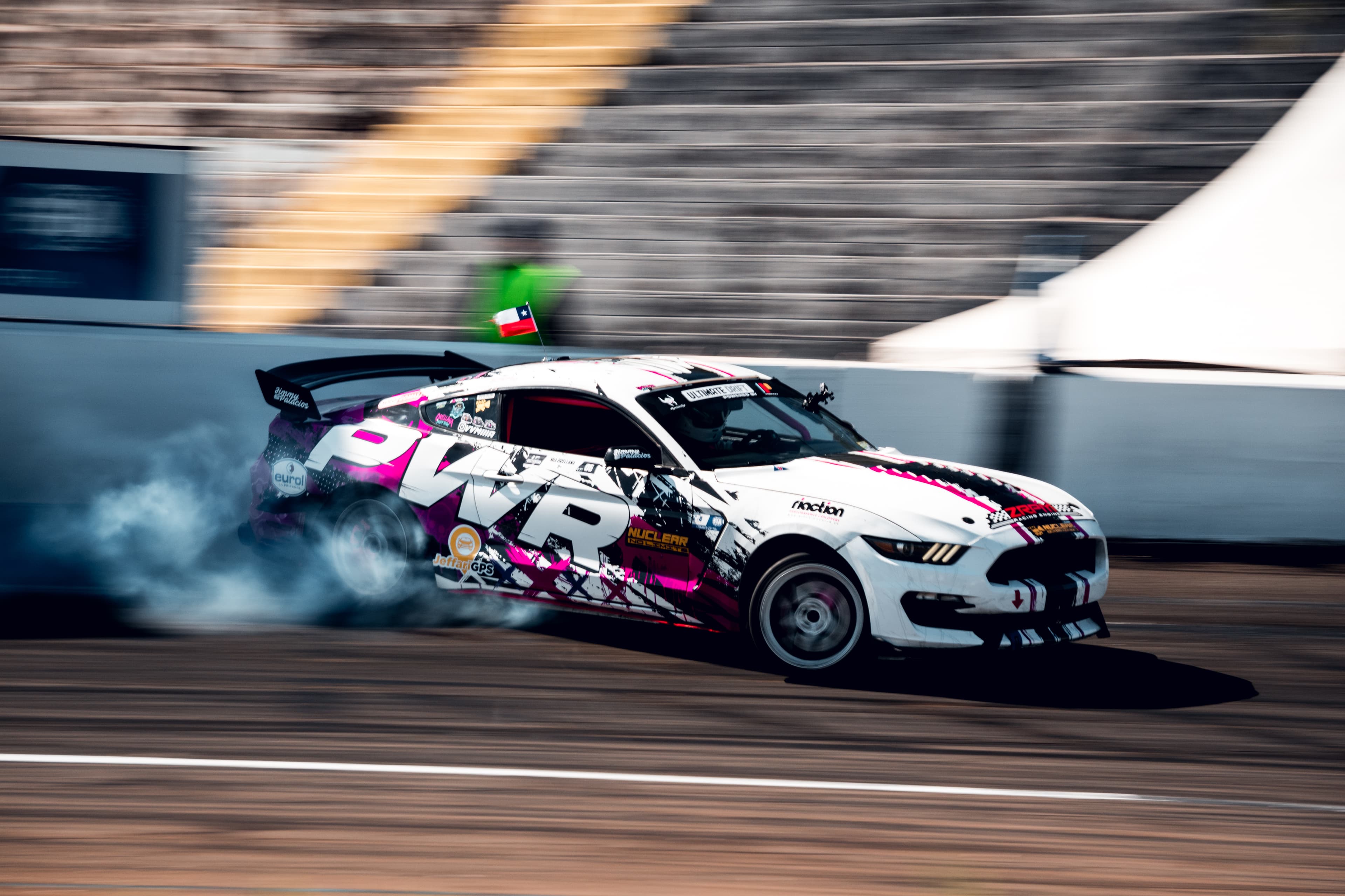 Ford Mustang de Mía Orellana en pista
