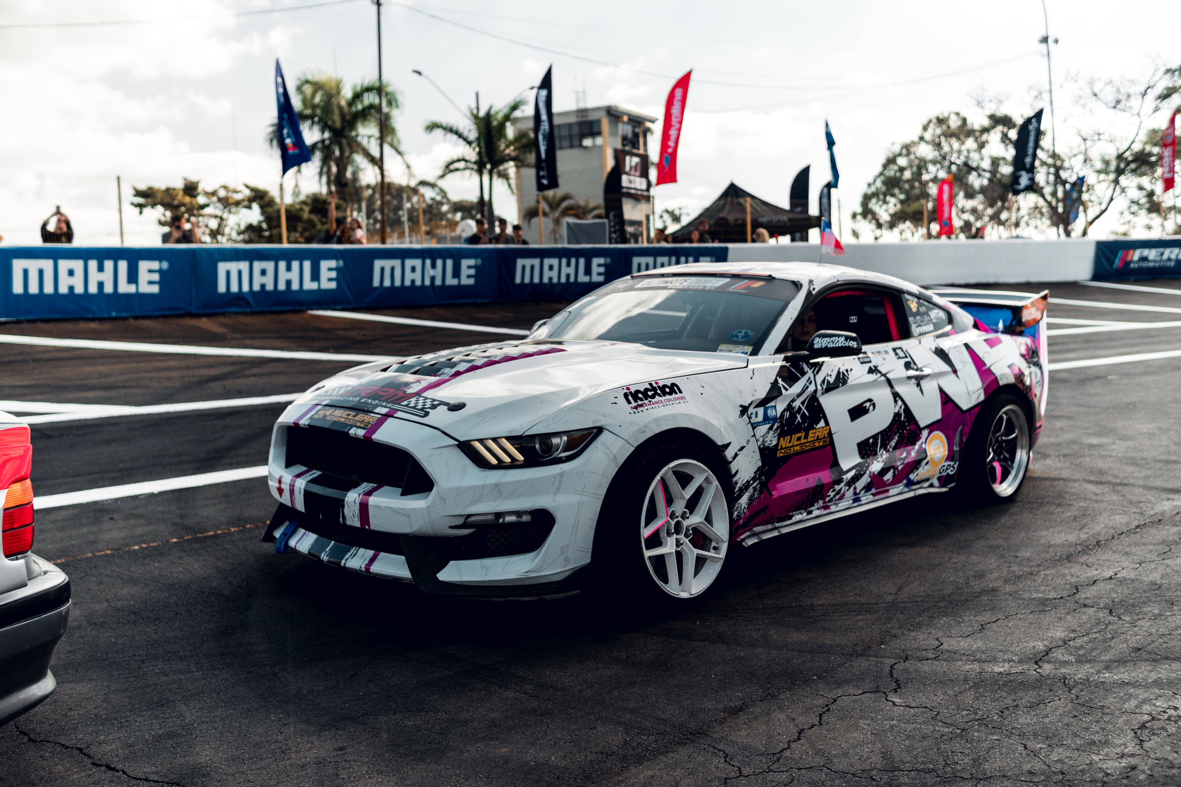 Ford Mustang de drift de Mía Orellana en el autódromo